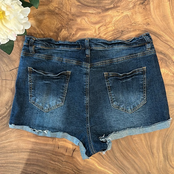 Refuge by Charlotte Russe high rise cheeky jean shorts - Picture 7 of 12